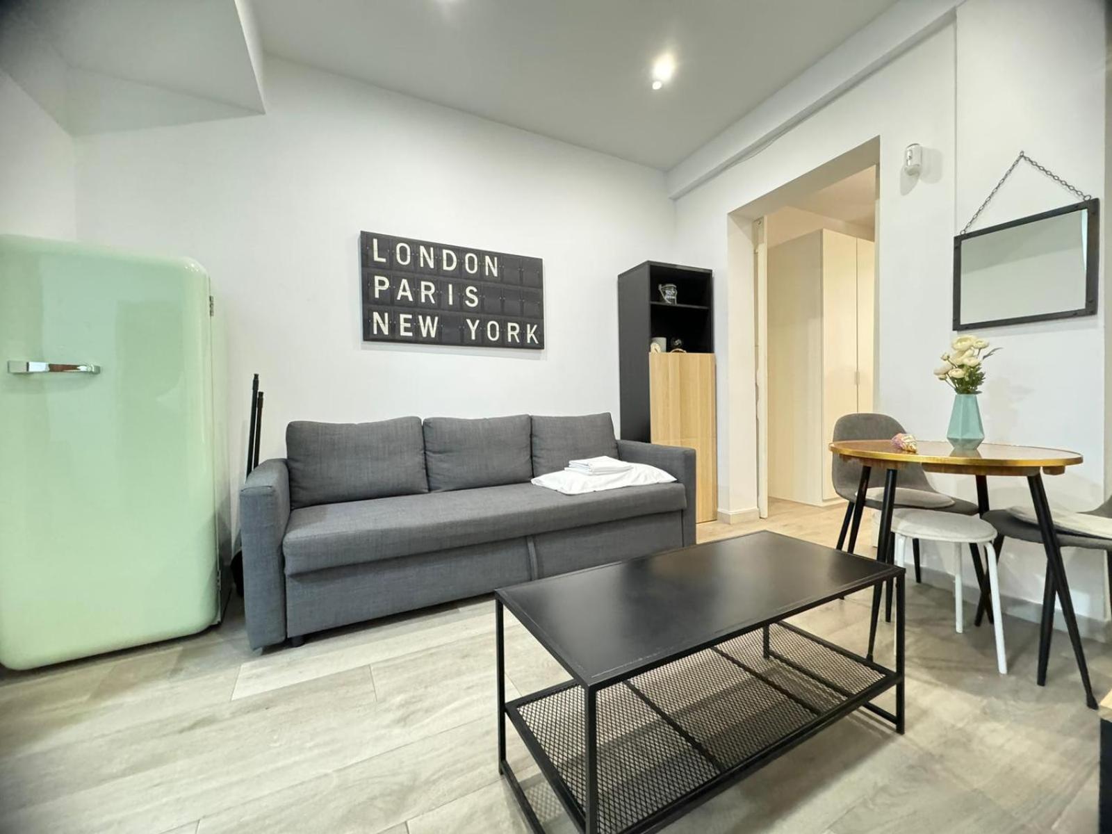 Appartamento Dianthus House Madrid Esterno foto